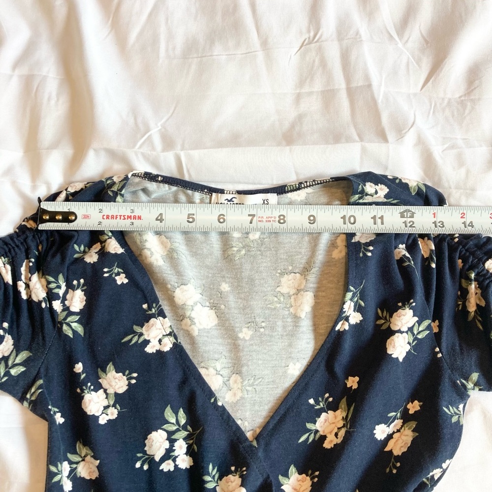 Hollister Women’s navy floral wrap dress with shoulder ties- XS Long - Picture 4 of 7